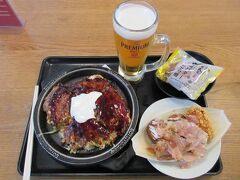 今回は成田空港からのフライト。

オーストラリアに安く行くとなればジェットスター。LCC用ターミナルの第三ターミナルにはプライオリティパスで使えるラウンジはありませんが、「ぼてじゅう」さんで写真の「道頓堀セット」をいただくことができます。炭水化物多めでお腹いっぱいになること請け合い。

（なお最近カード会社による制度改悪で、ラウンジ以外は利用できなくなったり、利用回数制限ができたりしているので、ご自分のカードの利用条件はよくご確認ください。）