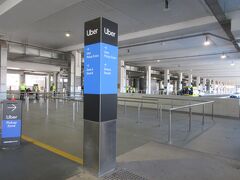 さらに３時間半のフライトでメルボルンに到着。

ゴエモン「さすがに疲れたね。」

空港からはUberを利用してホテルに向かいました。

