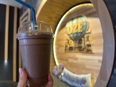 14:10 OZE coffeeでmint ICE chocolate注文150TL。
チョコミントみたら一択だよね。
氷入ってたけど、綺麗カフェだからお腹大丈夫か心配だったけど、大丈夫だった。涼んで、ゆっくり。