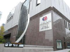 梅田へはJRで行ったもんだから歩く歩く。
阪急沿線を北上します。梅田芸術劇場と一緒なので、梅田芸術劇場を目指しましょう。
