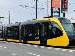 黄色と黒のオリジナルカラーのLRT