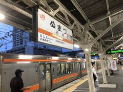 交通費を抑えるためにＪＲひと筆書き切符で移動します。
始発電車で沼津まで来ました。
ここで宇都宮行きに乗り換えます。