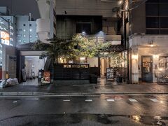 　同日にはItalian Tour Group８人組にOkonomiyaki-Kuraya Kamiyacho(蔵屋紙屋町店)にご案内　８人は無理と言われ、引き返そうとするが、古民家風の作りが気に入ったのか、男性一人が粘って、8人が別々でもいいからと交渉し入店　押しの強さには日本に住んでいるというガイドさんもビックリ

　Italian人には‘I also visited Arezzo because of Movie‘La vita E bella/Life is beautiful,Robert Benini‘, I cried,cried,cried.'　（正にArezzoから来た人にも出会った）`Mussolinis Birth Place and Tomb'には驚く人もいるが、そんな時は`Im not Neofasist！'　Italianが`Mussolini kaputt'(kaputtはドイツ語で「壊れる」といった意味)には笑った
