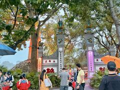 ホアンキエム湖の中に浮かぶ島のゴックソン寺院。

とうとうここに入る時が来たようです（大袈裟）