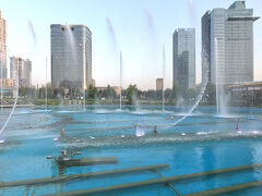 7時半から噴水ショーが始まる。