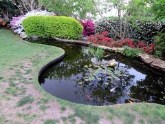 途中にあった小さな庭園。
池には金魚やコイが。地元の魚と思しきものはいないみたい。