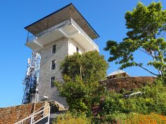 ケーブルカーの終点から展望台まで徒歩で10分ほど。この展望台のあるエリアの入場料として60ルピー請求されました。ここはケチらず60ルピー支払いましょう。チケット売りのおじさんがベリービューティフルってしきりに言っていましたが、本当にベリービューティフルです。