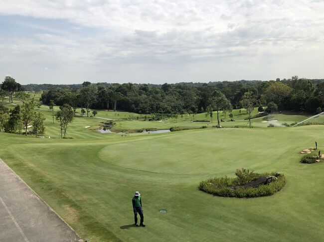 こちらがSICC（Sinpapore Island Country Club）。シンガポール中央部、貯水池のそばにあります。会員または会員家族が一緒でないと入れないレストランがあります。価格は決して高くなく、味は極めて良いです（街中の高級店なら1本2万円は取られるワインが1万円くらいです）。中華は秀逸でした。会員の方と行く機会があれば是非。