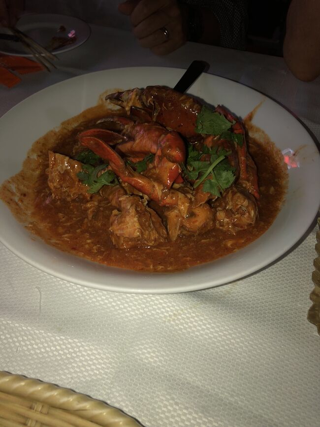 チリクラブ。シンガポール人が注文に慣れていて、自分でもわかったが、チリクラブ、ペッパークラブそれぞれ、800g以上だとしっかりと身がある。したがって、４人いたとして、両方少し注文するのもありだが、片方だけ800g以上注文することをお勧めします。