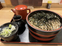 そこで善光寺口に戻り草笛に行きました、此処は蕎麦の量が大盛り以上あります。大変美味しいですが少し残りました。