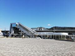 米原駅西口前広場