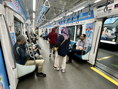 【ジャカルタの地下鉄、初体験】

昔は（と言っても四半世紀前の話だが）、真顔で全く微笑まない、笑わない、笑顔がぎこちない...等


写真：ピカピカな車両だわぁぁ...