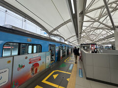 【あゝ、懐かしのブロックM】

今は、自然に微笑む（特に若い女性）方が増えた印象...


写真：地下鉄のはずが、途中から地上に出て、明るくなり、スカイトレインになっていた。