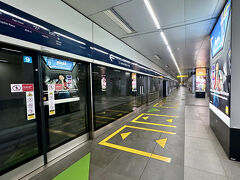 【ジャカルタの地下鉄、初体験】

「ここは、シンガポールか？バンコクか？」と見紛うばかりの素晴らしい設備が備わったピカピカの地下鉄駅フォームがあった。