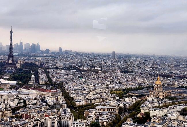 『エッフェル塔』『シャイヨ宮』『アンヴァリッド』が見えます。