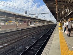 近鉄名古屋とJR名古屋は平行で、JR線相互に乗り換えるような感じで中央線のホームにきました。