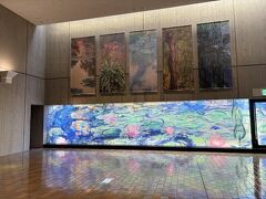モネ展が開催されている国立西洋美術館へ行きました。チケットは事前に購入していたので始めから入場の列へ並びました。チケット列は朝にもかかわらずかなり並んでいたので事前に購入しておいてよかったです。