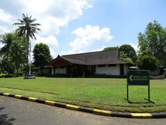 11:43、ホテルに到着。
チェックアウトが12時ということでもちろんチェックインはできず、荷物を預けて11:50ホテルを出発。