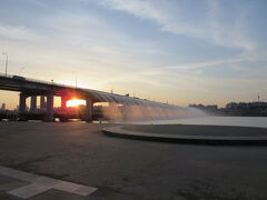 始まったけど明るくてよくわからない笑
盤浦大橋 月光虹噴水