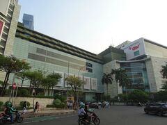 かなり大きなモールで駆け足で回ったが、2時間以上かかった。