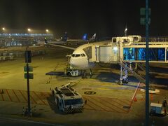 44分遅れの6:49香港着陸。