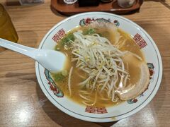 気になるがんすというものは売切だったので、中華そば（伝や味）にしてみました。しっかりしてるけど後味の良い優しいスープにシャキシャキもやしで美味しかった！