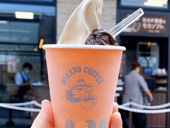 軽井沢駅到着。アウトレットへ行ってみます。

モカソフトおいしい。