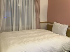 のんびり歩いていたらタワーから到着まで３０分近くかかりましたが、ホテルにチェックイン。
日本でも泊まったことなかったので、初めての東横インです。
一人旅にはちょうどよい狭さ。笑