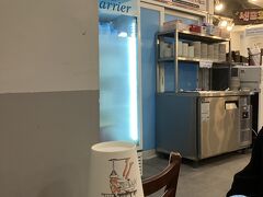 本当は釜山駅周辺のデジクッパ屋のどこかに行くつもりだったけど、遅くなったので確実にやっているデジクッパ通りへ。
その中でもいちばん有名どころの松亭３代クッパ。２４時間営業。夜２１時でも結構混んでます。