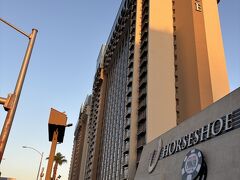 本日から2日間はホースシューに泊まります。明後日からのグランドサークルツアーのピックアップ場所がベラージオ なので、近くてなるべく安い所と言うのでセレクト。