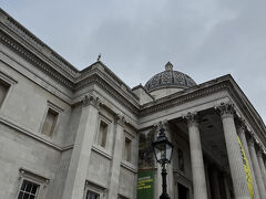 つきました。ナショナルギャラリーです。実は激混みで、開く10時前に行ったので、長蛇の列ができていました