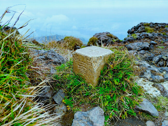高岳の三角点