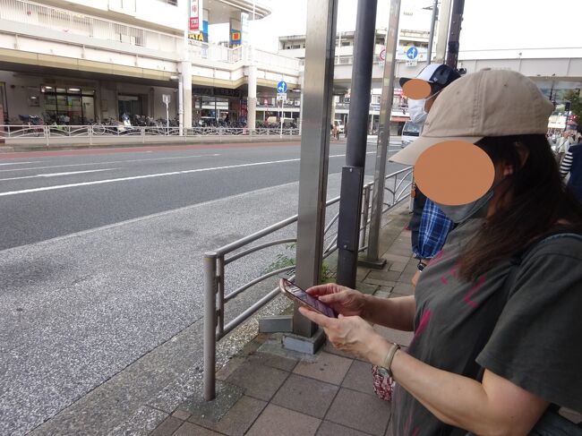 バスを待つ間、しばしダリルさんと雑談。<br />ダリルさんはこれから、中華街へお出かけとのこと。<br />ならば磯子行きに乗ると都合がいいですね。