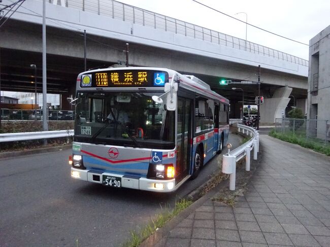 営業所から、横浜駅東口行きがやってきた。<br />かつてあった横浜駅～追浜～堀ノ内の路線が３分割されたうちの、一番起点側の路線。