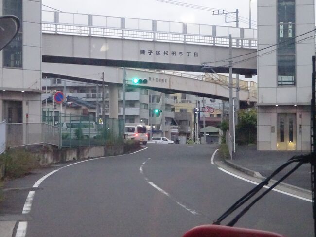 突きあたりを右に曲がっていくと、