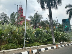 【ポンドックインダモール】

いよいよ、左手に『ポンドックインダ・モール』が見えてきた!!

おお、半世紀ぶりのご対面...懐かしい～!!