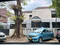 【ポンドックインダ地区】

さて、ひとまずはポンドックインダ・モールの前を通過して、住宅地にズンズン進んでみる...