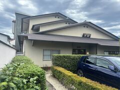 予約してあった【右京】に向かって閑静な住宅街をしばらく歩きました。
