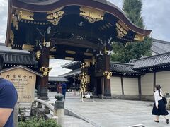 新幹線の時間まで時間があり、徒歩で東本願寺へ。