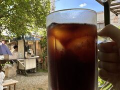 がぶ飲みアイスコーヒーで、クールダウン。
ジョッキで出てくるの最高だね!!

屋外営業だけど、木陰があるのでそんなに暑さは感じません。
沖縄の青空見上げながら飲むコーヒー、それだけでも幸せです。

【コーヒー代】500円