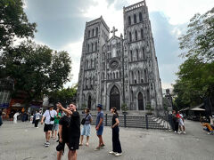 13:55
ハノイ大教会前の広場に到着しました