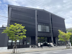 長野県・軽井沢『TWIN-LINE HOTEL KARUIZAWA JAPAN』

2020年7月3日にオープンした『ツインラインホテル軽井沢ジャパン』
の外観の写真。

以前、ブログに載せました↓

<2020年7月に誕生！暖炉付きラウンジのある
『ツインラインホテル軽井沢』スペイン発【ホセ・ルイス軽井沢】で
ディナー♪『ホテルグランヴェール旧軽井沢』宿泊記 ② ライブラリー、
ラウンジ、朝食>

https://4travel.jp/travelogue/11675448