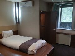 本日のお宿、月美の宿　紅葉音さんです。お部屋はこんな感じ。