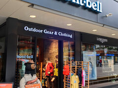 mont-bell（モンベル ツェルマット店）

ツェルマットの駅前に店舗を構えるのは、日本のアウトドアブランド「mont-bell（モンベル）」。

山岳リゾートでは、品揃え豊富なアウトドアショップを見るのも楽しみのひとつです。