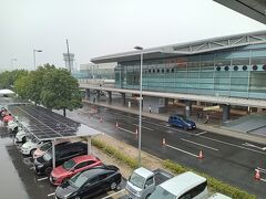 秋雨前線のために大雨の警報。
飛行機が飛んでくれるか不安でしたが、06：50に羽田を発ちました。
08：15　広島空港着。
