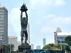 【アッチッチの像】

それぞれの当時の（特に日本人駐在員にとっては）思い出深い／馴染み深い場所の「昔と今」は...人の流れが全然変わってしまい、その栄枯盛衰がどんどん動いて行っている様を、まざまざと見せられ...