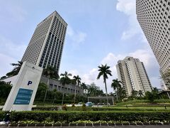 【スナヤン近辺】

値段は高いのだが、私の友人（余裕のある金融系に勤める友人ら）はここに住んでいた者多し。