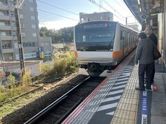中央線で八王子まで行きたいのですが、乗っていた電車は八王子まで行かない。
日野駅で乗り換えのため下車します。

中央線普通車グリーン楽しかった。
なお、土日は混みすぎなので、本音を言えば早く有料化して欲しい。