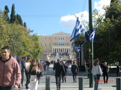広場抜け、国会議事堂前パチリ。