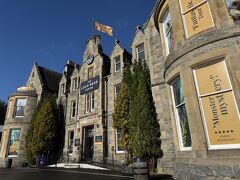 次に来たのが、ネス湖モンスタービジターセンター
二名で￡37.90(約￥7600)アダルト料金、シニア設定なし
内容は時間制のツアーになっていて
ツアーと言っても添乗員がいるわけでは無い
進行順各部屋をに進みビデオを見る。展示物は少ない